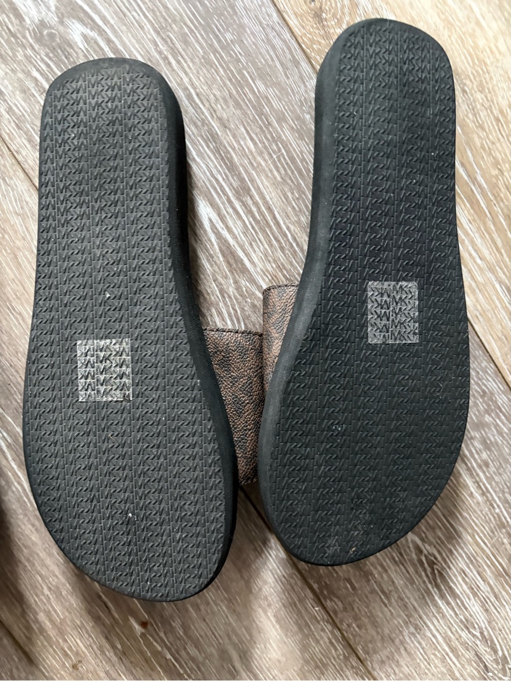 Michael Kors Men’s Brown Logo Slide Sandals and Flip Flops bundle - Picture 8 of 8